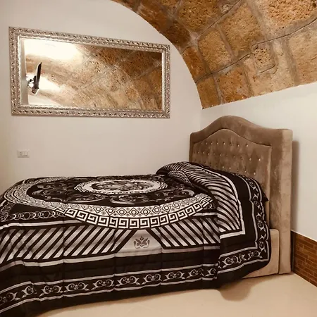 Casa Vacanze Pirandello 2 *
